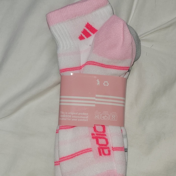 BOGO 50%OFF---ADIDAS---Nice set of 3 pair of adidas socks - Picture 2 of 3